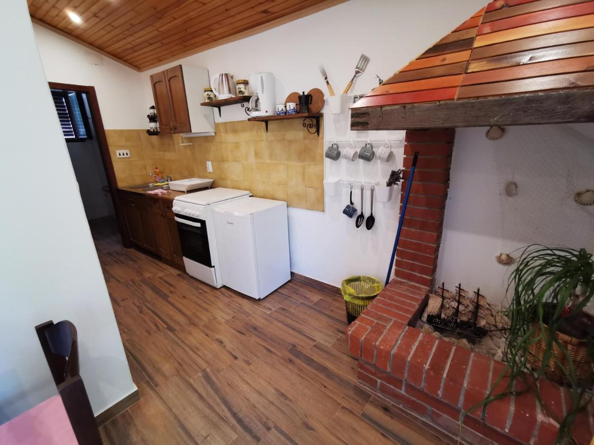 Apartment Kika Ližnjan Eksteriør bilde